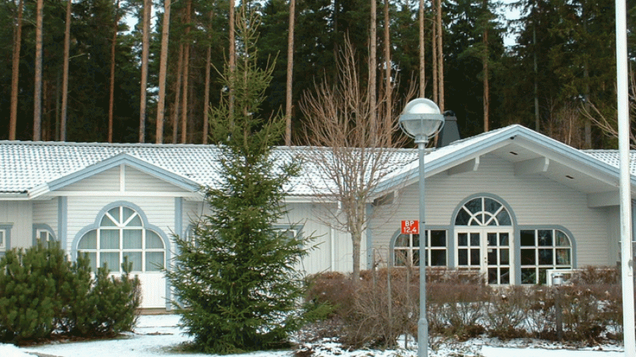 Klubbhuset Västra skogen i vinterskrud